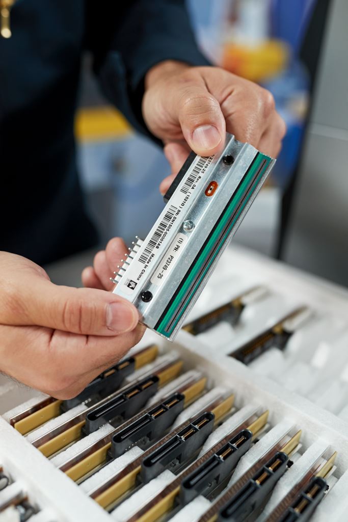 Identyfikacja części w produkcji z wykorzystaniem etykiety samoprzylepnych termotransgerowych